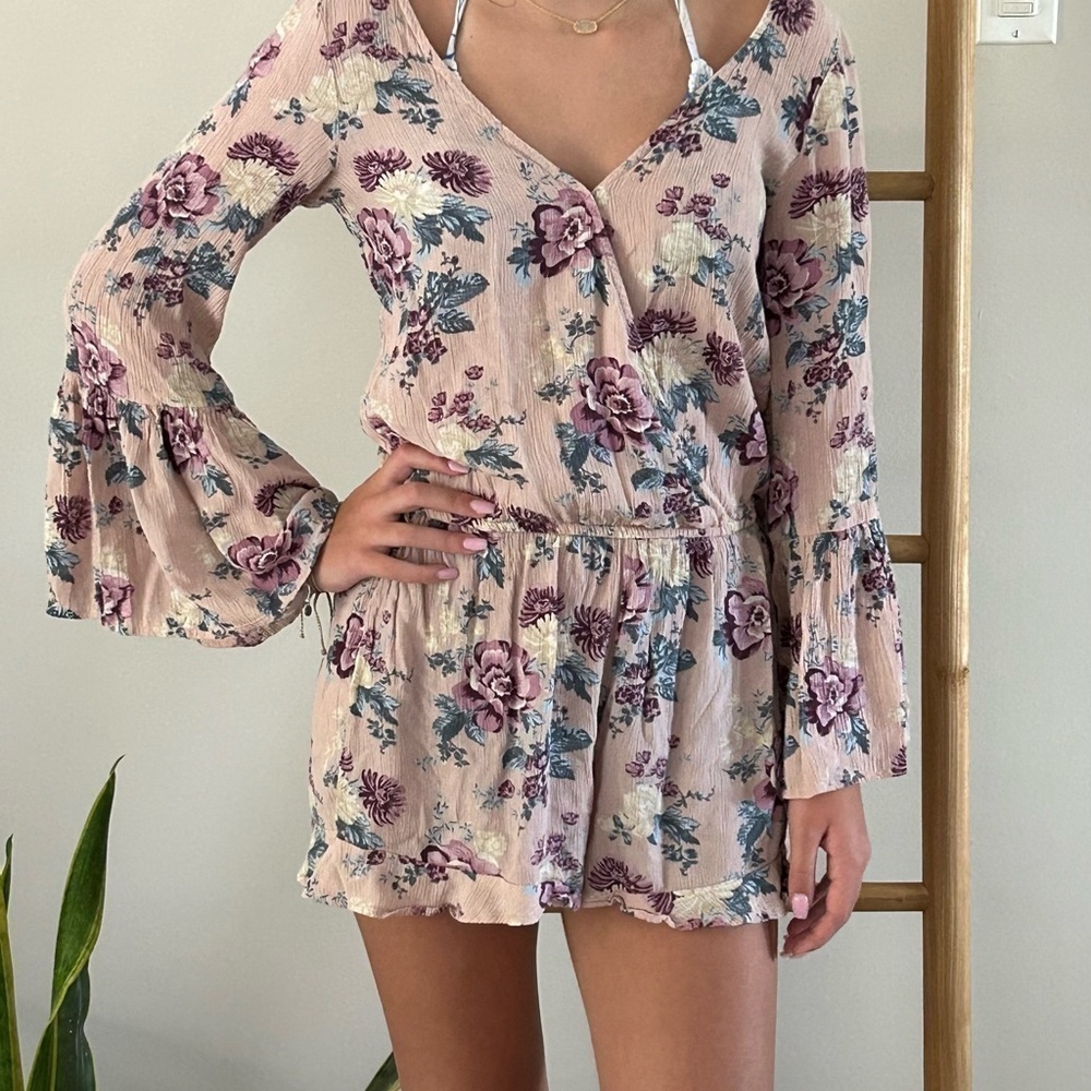 AMERICAN EAGLE Floral Romper With Wide sleeves Size XS